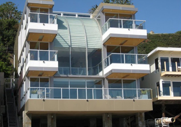 Samantha's luxury Malibu beach front house in the Sex and the City movie. Set design inspired Interior Design ideas. Samantha's luxury Malibu beach front house in the Sex and the City movie. Set design inspired Interior Design ideas.