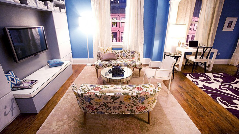 Carrie Bradshaw's Sex and the City Apartment makeover. Set Design Interior Design Inspiration Carrie Bradshaw's Sex and the City Apartment makeover. Set Design Interior Design Inspiration