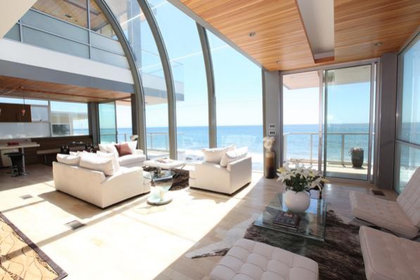 Samantha's Malibu Beach House living room from the Sex and the City film Samantha's Malibu Beach House living room from the Sex and the City film