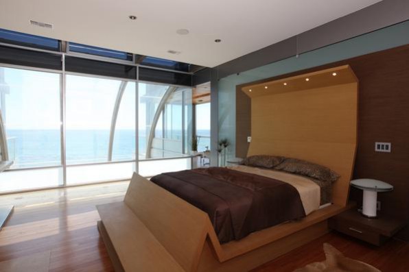 Samantha's Malibu beach house bedroom in the sex and the city film. set design Interior design ideas Samantha's Malibu beach house bedroom in the sex and the city film. set design Interior design ideas