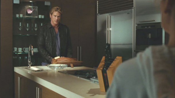 Samantha and Smith in their Malibu open plan kitchen in the Sex and the City film. Set design inspired interior design ideas. Samantha and Smith in their Malibu open plan kitchen in the Sex and the City film. Set design inspired interior design ideas.