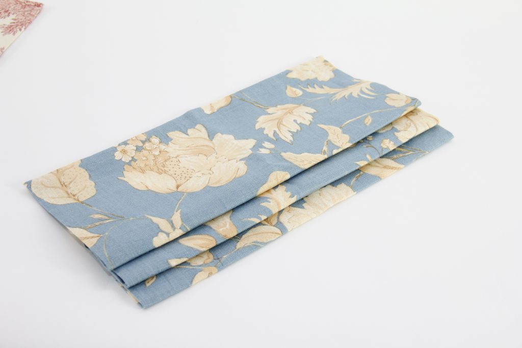 Side view: Roman blind sample by Nicoletta Perris Magnetto, this month's Student of the Month for her Diploma in Curtain Making & Soft Furnishings module submission. Side view: Gathered up Roman blind sample by Nicoletta Perris Magnetto, this month's Student of the Month for her Diploma in Curtain Making & Soft Furnishings module submission.
