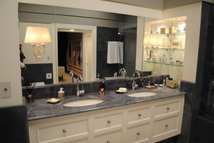 Carrie and Bigs bathroom Sex and the city 2 set design inspired interior design ideas
