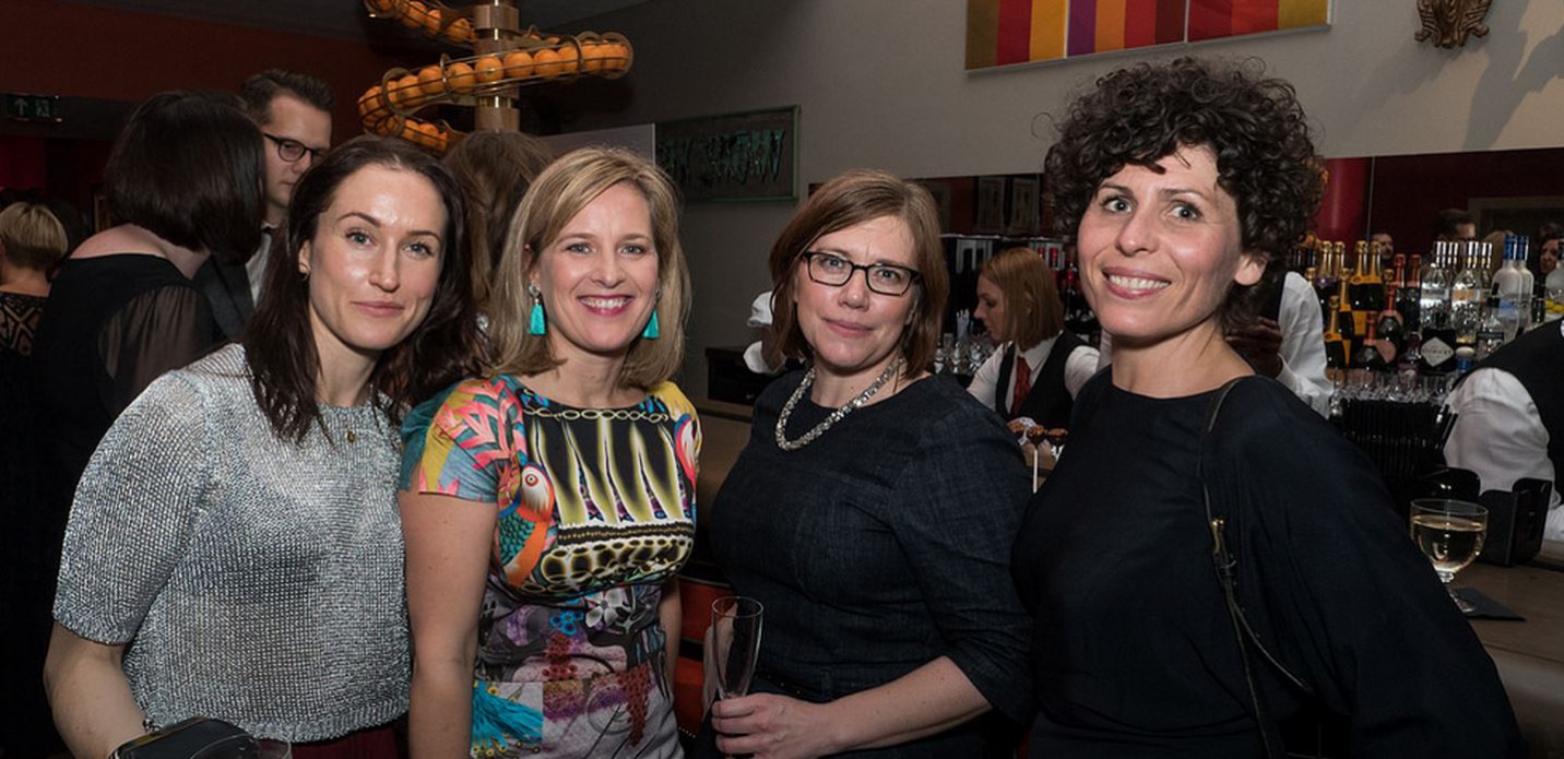 Amara Interior blog awards Host Sophie Robinson with interior bloggers