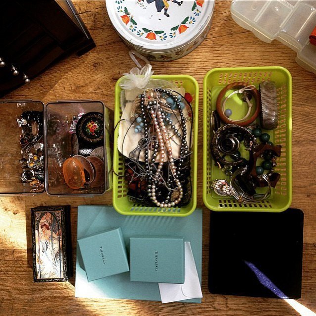 How to de-clutter your interior this January: The KonMari method, keep small boxes to store small objects like jewellery. Image Source: Instagram user LuckyMaya. How to de-clutter your interior this January: The KonMari method, keep small boxes to store small objects like jewellery. Image Source: Instagram user LuckyMaya.