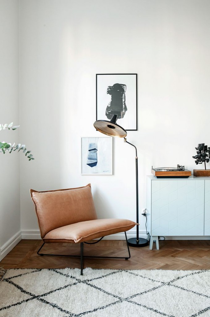 How to de-clutter your interior this January: The KonMari method is the way to a minimalistic, clutter free home. Image via www.imnotwordy.com How to de-clutter your interior this January: The KonMari method is the way to a minimalistic, clutter free home. Image via www.imnotwordy.com