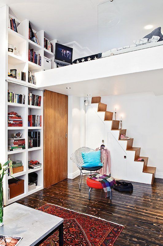 How to de-clutter your interior this January: The KonMari method, asks you to divide your belongings into categories, before reorganising. Everything has a space in your new clutter-free home like any books kept that spark joy. You can begin organising by colour. Found on apartmenttherapy.com How to de-clutter your interior this January: The KonMari method, asks you to divide your belongings into categories, before reorganising. Everything has a space in your new clutter-free home like any books kept that spark joy. You can begin organising by colour. Found on apartmenttherapy.com