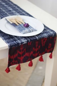 bold table runner interior design trends 2016